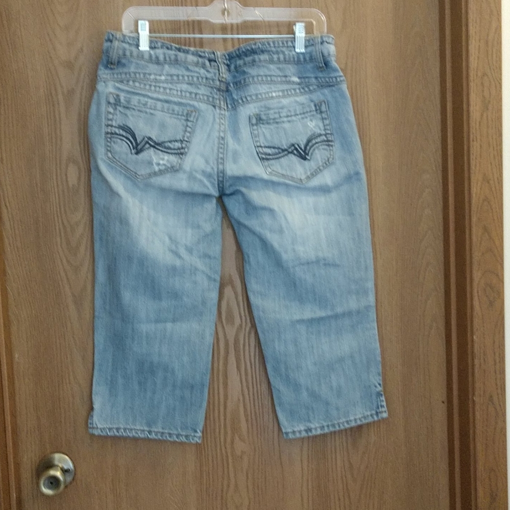 Capris - Picture 2 of 7